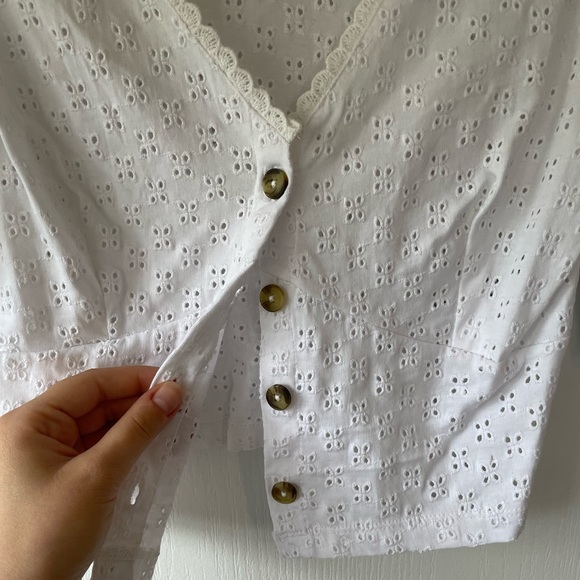 Cropped V-Neck Crochet Blouse - Picture 3 of 9